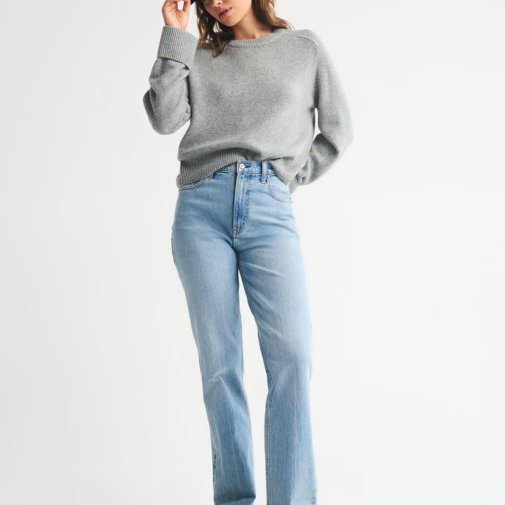 A&F Ultra High Rise 90s Straight Jean - Med Wash 27/4R Curve Love - $90